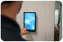 Tablet Aan De Muur In Een Winkel Png