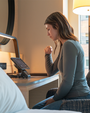 H Seriesuni Conndesktopdock Hotel Op Bureau In Hotelkamer Rammounts