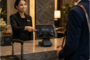 Inchecken Bij De Balie Van Een Hotel Met Een Tablet In Intelliskin H Series